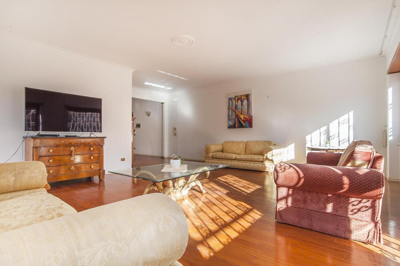 Eur Luminous And Large Family Terrace Apartment Rome Exterior photo