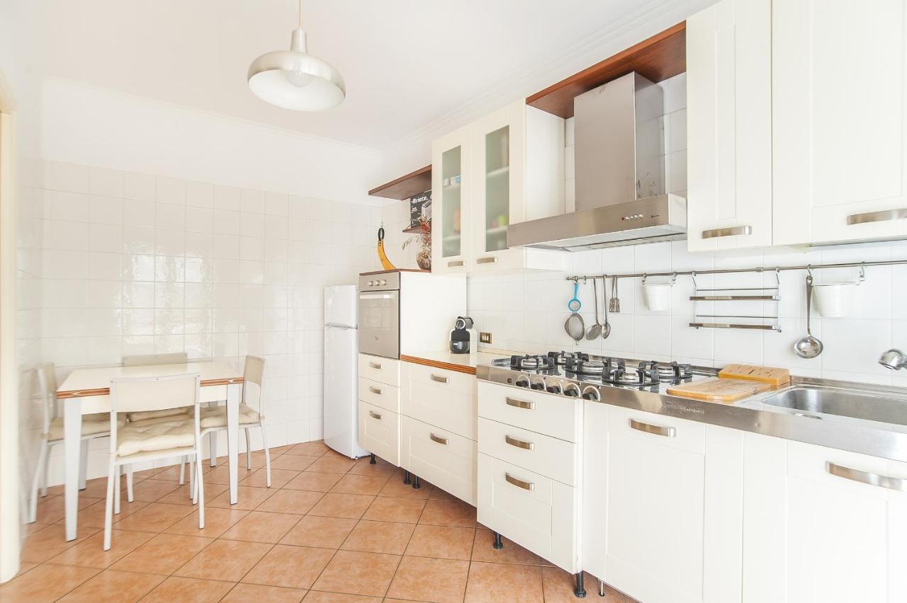 Eur Luminous And Large Family Terrace Apartment Rome Exterior photo